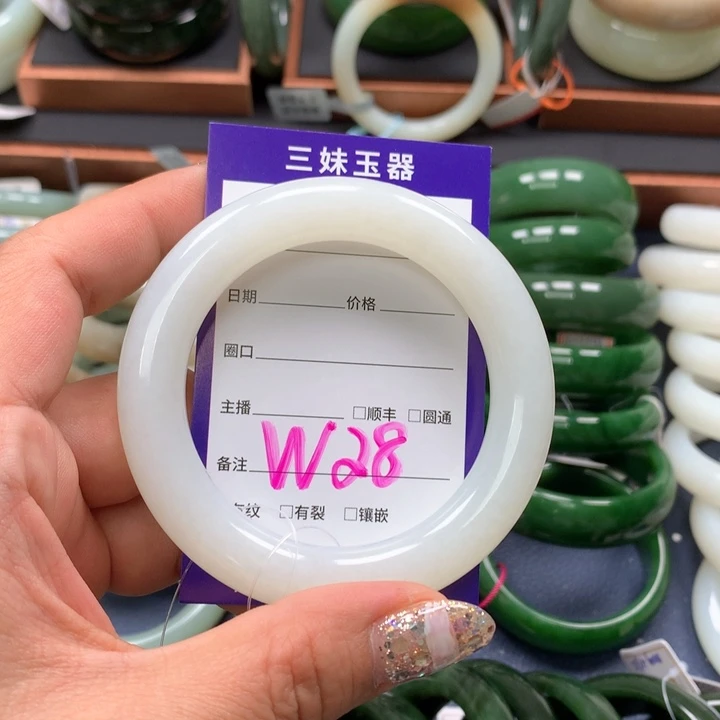 【闪购商品】未镶嵌手镯和田玉七*