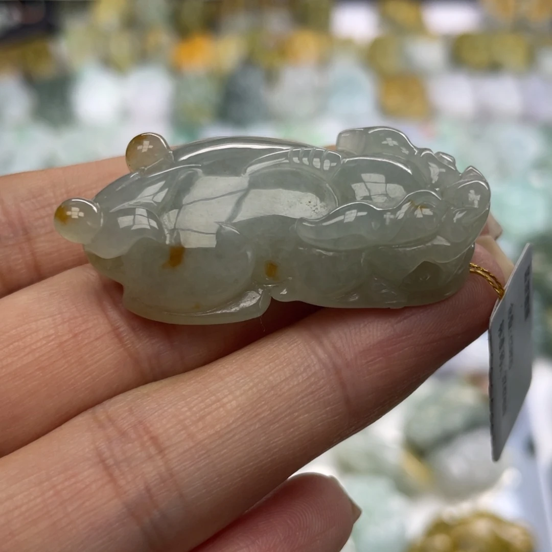 翡翠未镶嵌颈饰貔貅