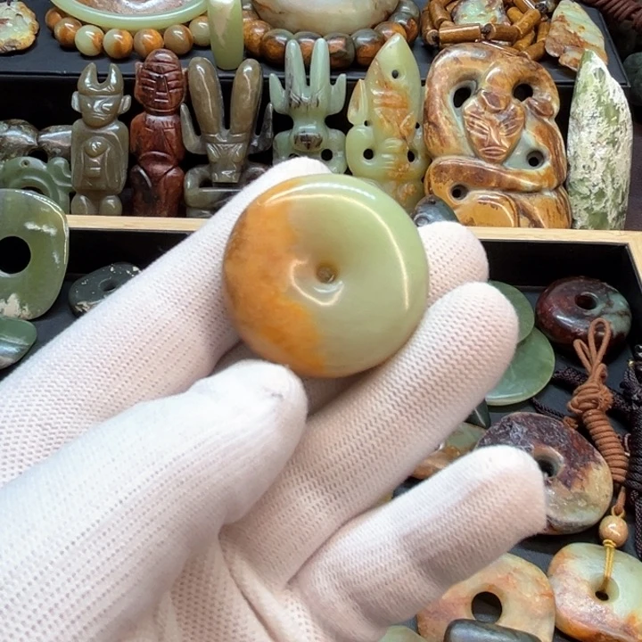 未镶嵌岫岩河磨玉（透闪石质玉）挂件同*