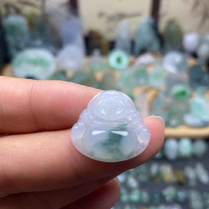 翡翠未镶嵌颈饰佛公