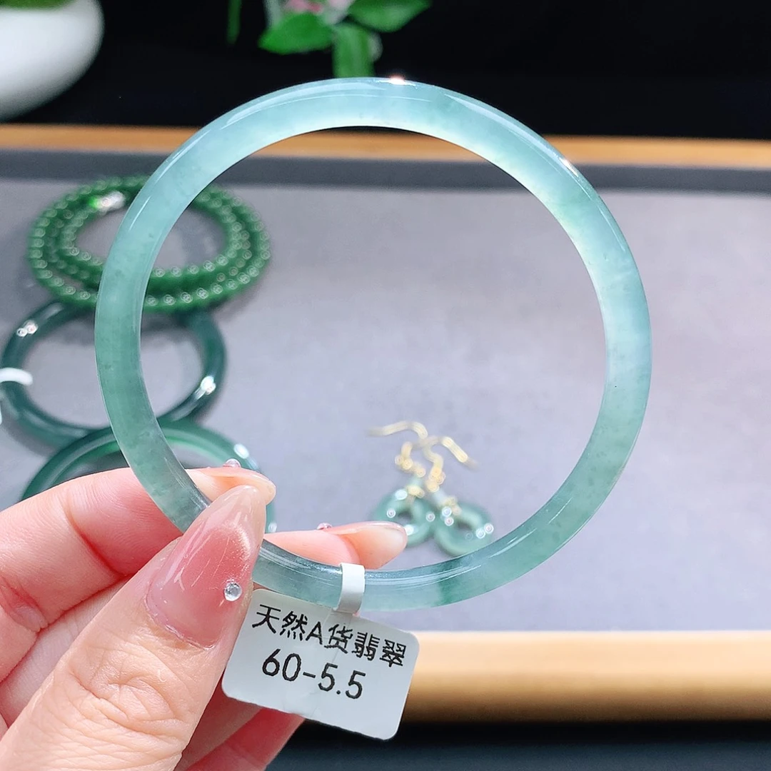 未镶嵌手镯（圆镯）翡翠
