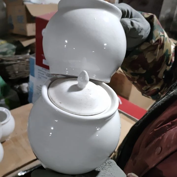 摆件盘子碗茶壶啥都有