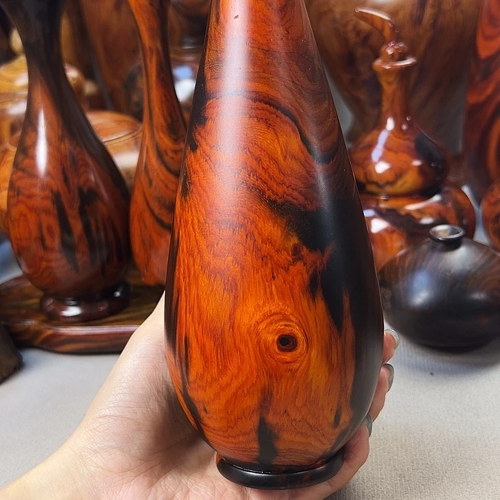 芳*华老挝大红酸枝花瓶一个