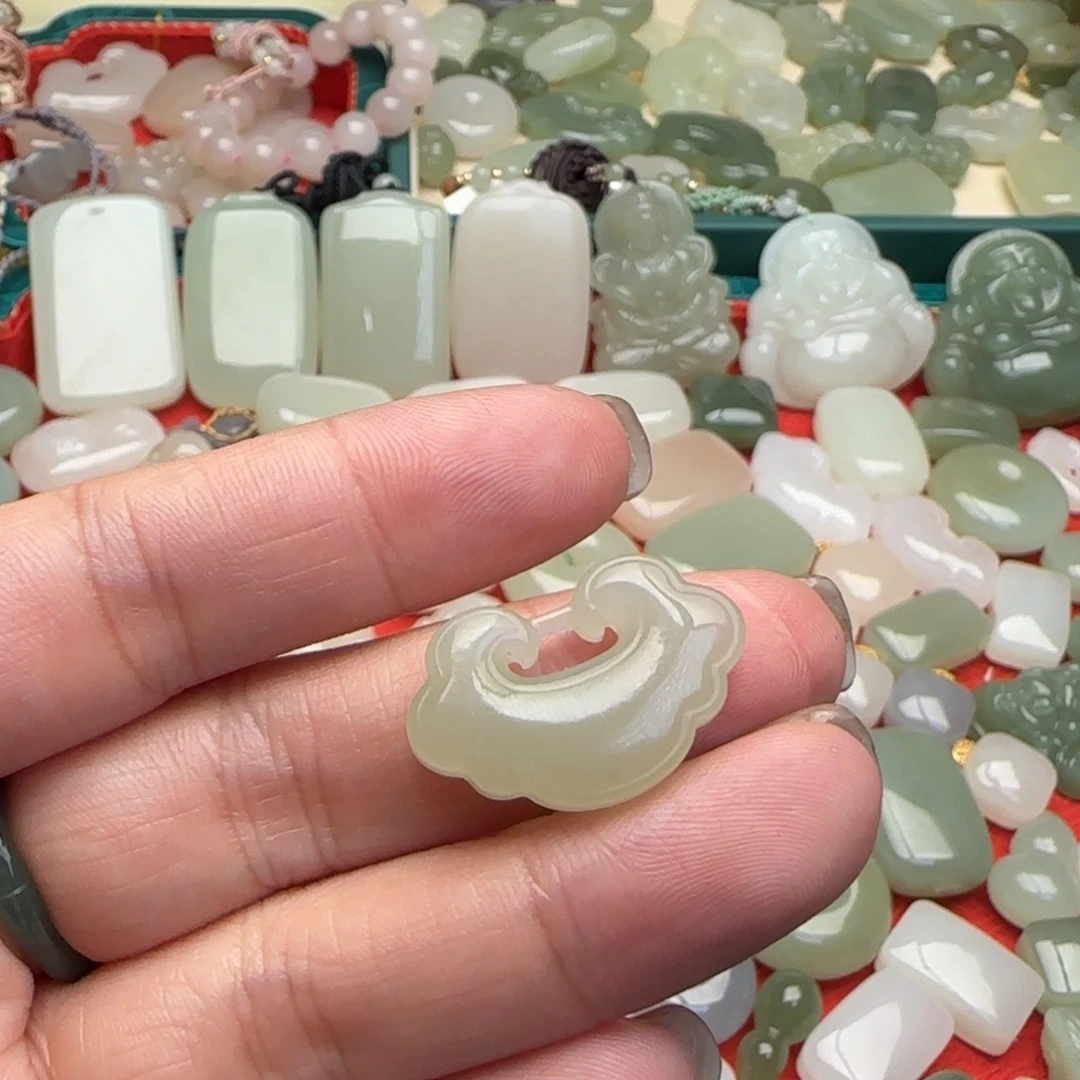 和田玉颈饰未镶嵌苗*