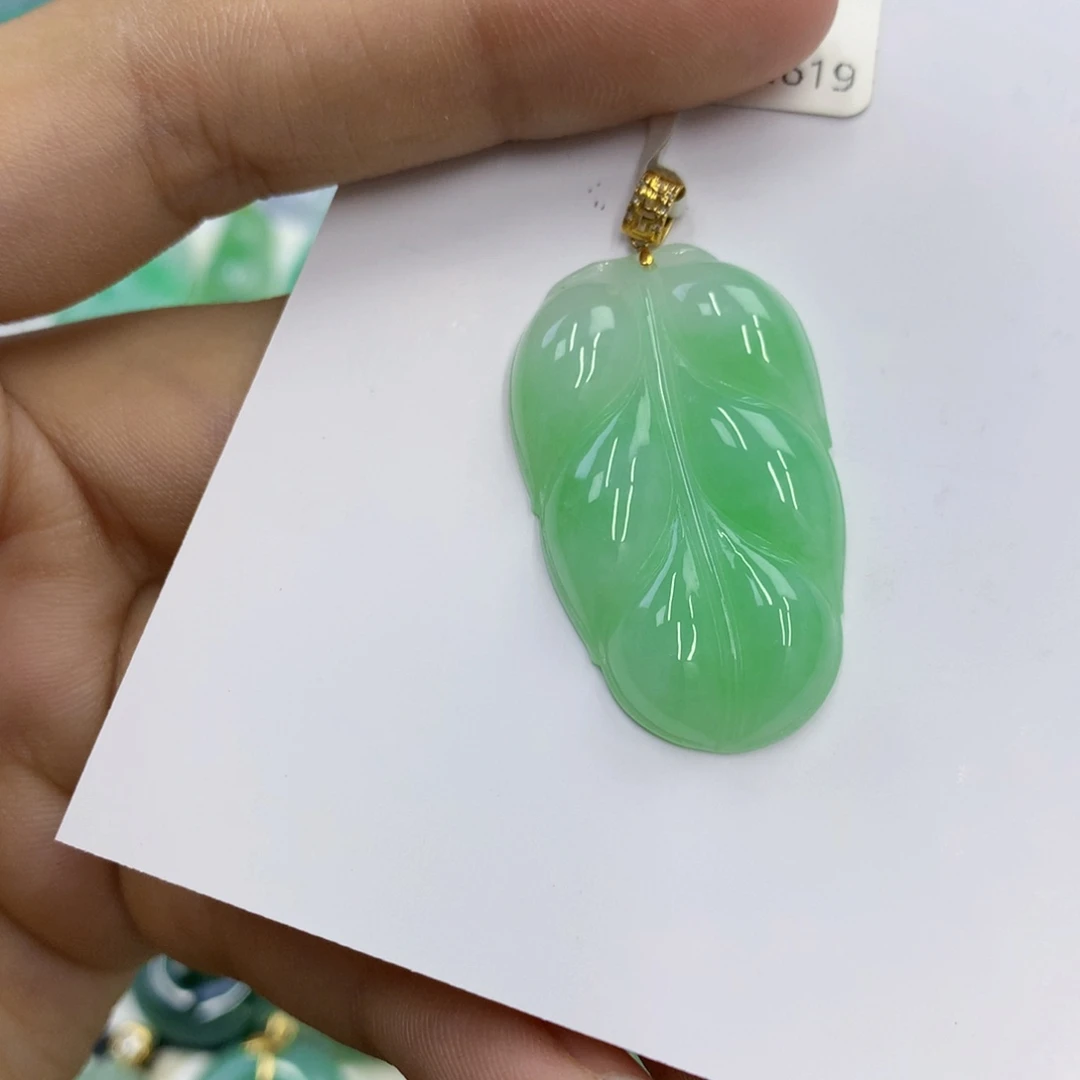 翡翠18K金镶嵌颈饰翡翠