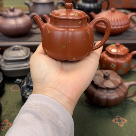 宜兴紫砂繁花洒金