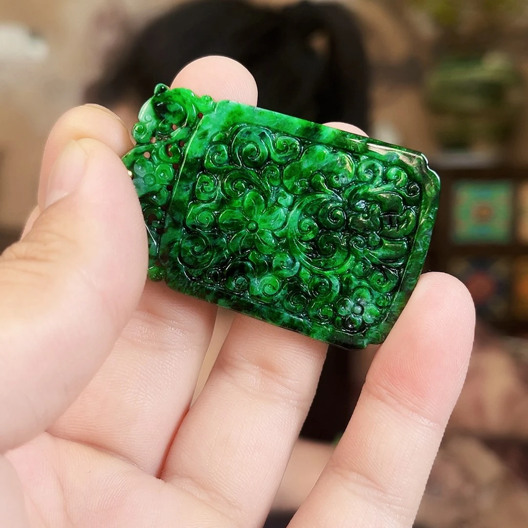 翡翠18K金镶嵌颈饰吊坠