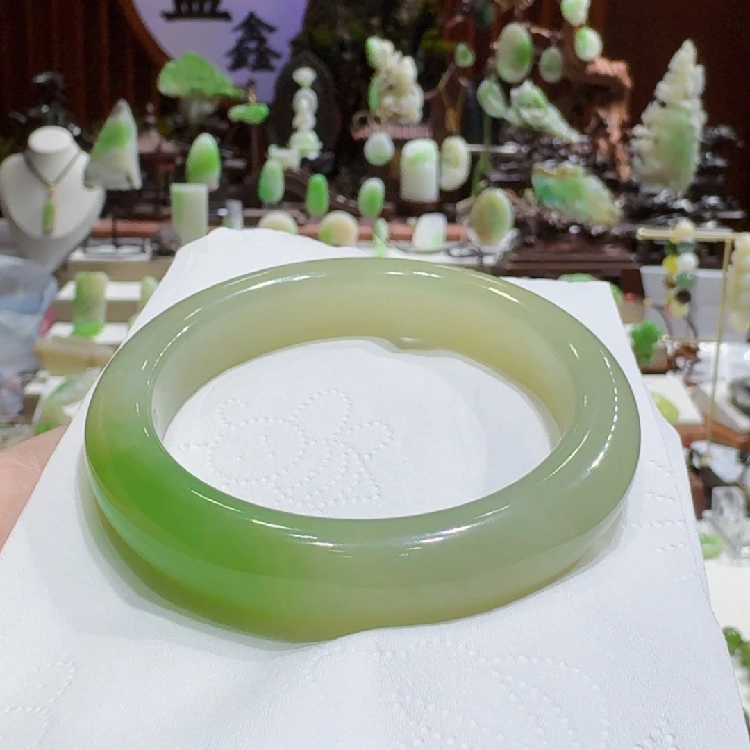 未镶嵌手镯和田玉（翠青玉）浓翠5556