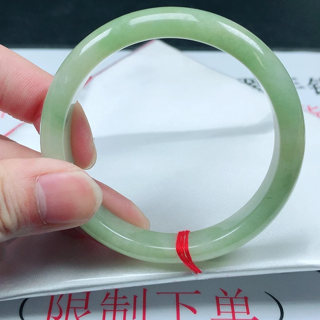 翡翠手镯未镶嵌圈56