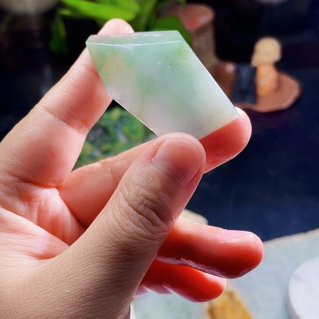 翡翠未镶嵌颈饰毛料9