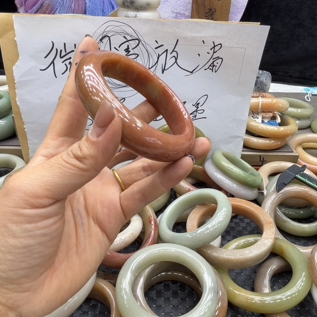 蜜***糖石英质玉未镶嵌手镯