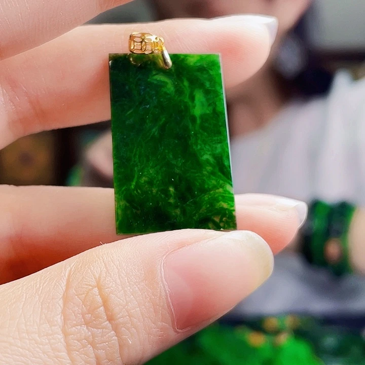 翡翠18K金镶嵌颈饰多样性