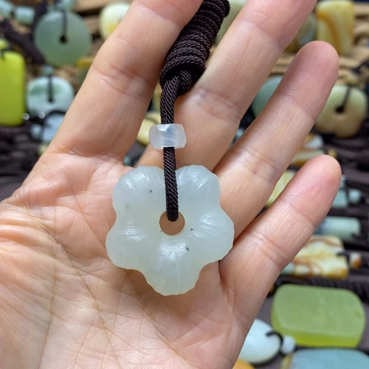 蛇纹石玉未镶嵌挂件
