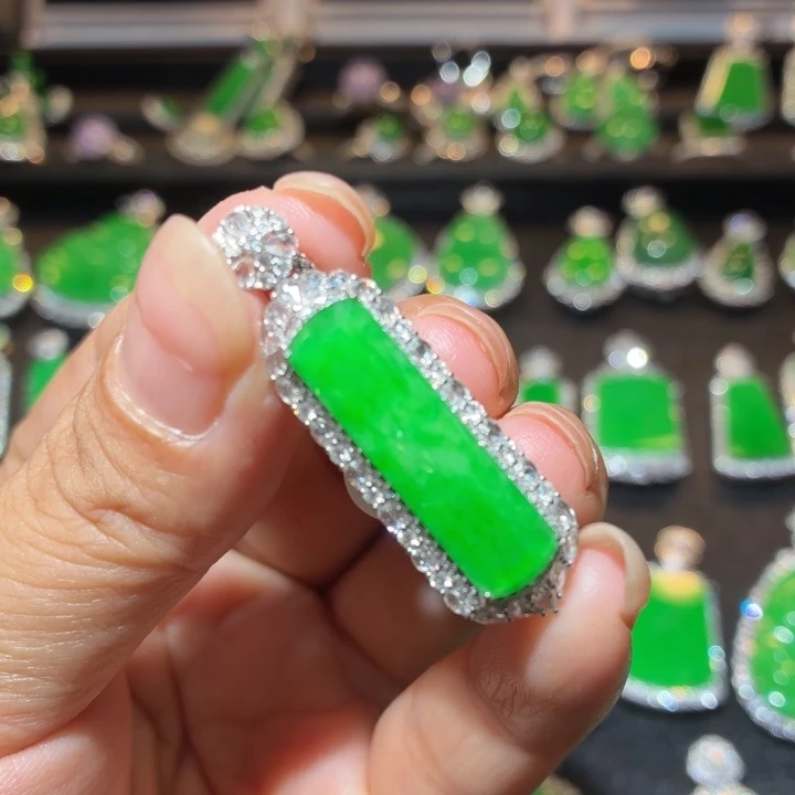 翡翠18K金镶嵌吊坠(不含链)翡翠