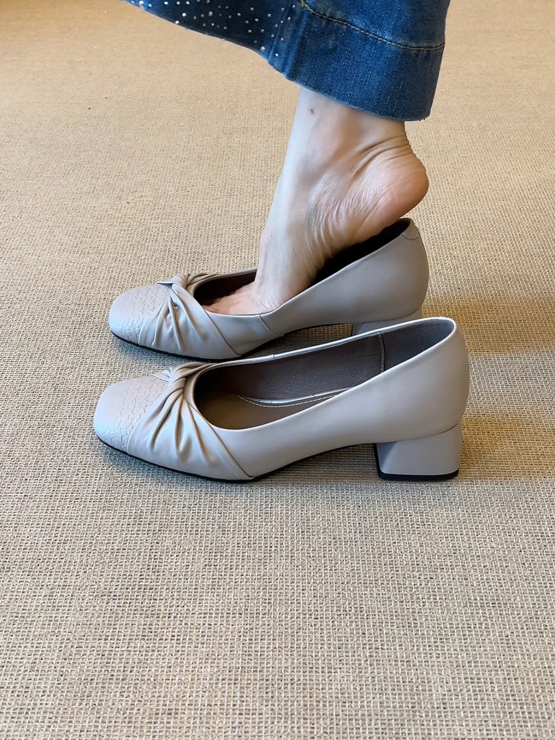 Elingjk/4cm复古优雅方头编织纹褶皱浅口粗跟百搭时尚小单鞋