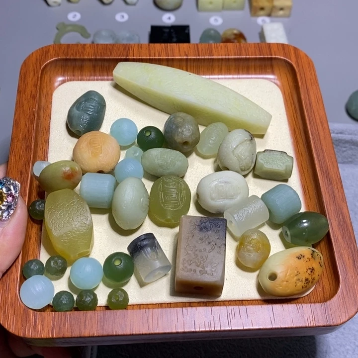 蛇纹石玉颈饰未镶嵌夏*棉