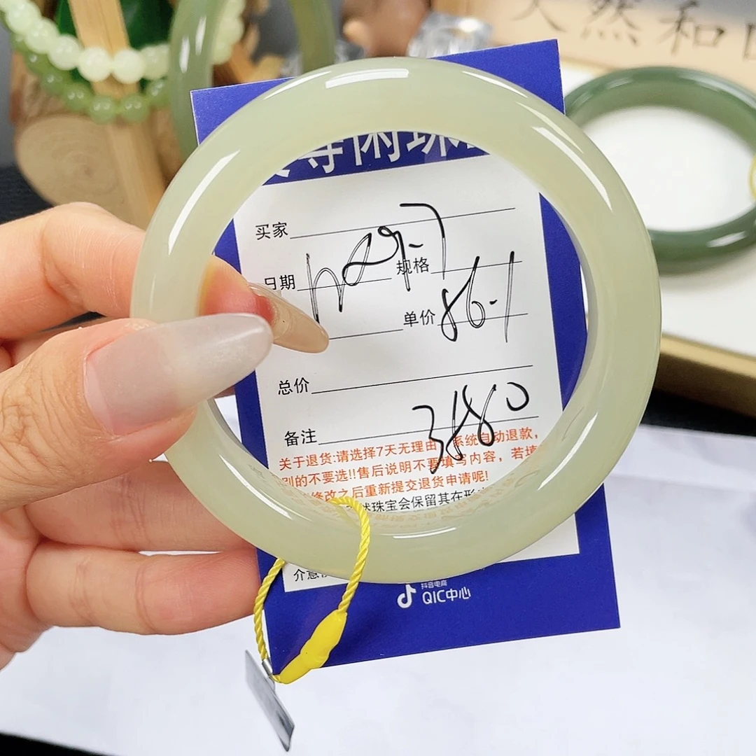 和田玉手镯未镶嵌