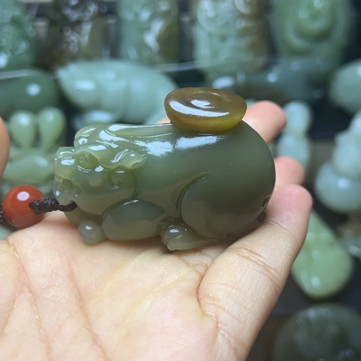 用***0和田玉未镶嵌颈饰