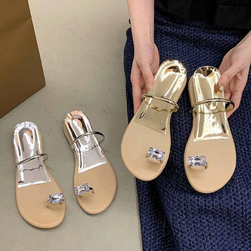 仙女风拖鞋女2025年新款网红水钻套趾平底时尚百搭坡跟沙滩凉拖鞋