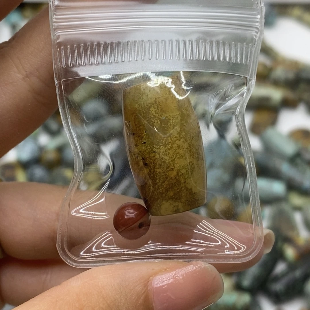 士***王未镶嵌南红玛瑙珠宝半成品
