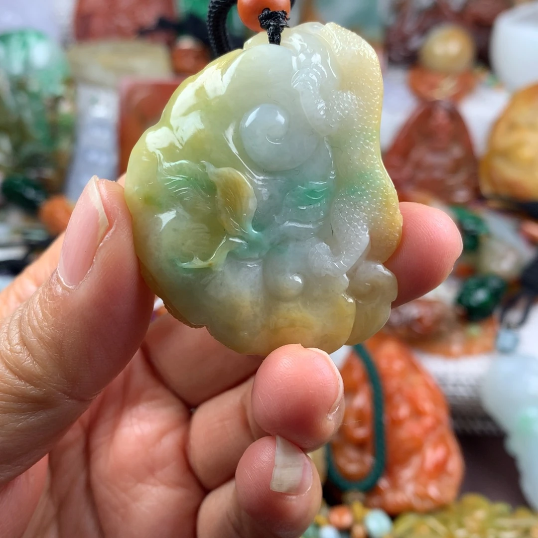 翡翠未镶嵌颈饰挂件