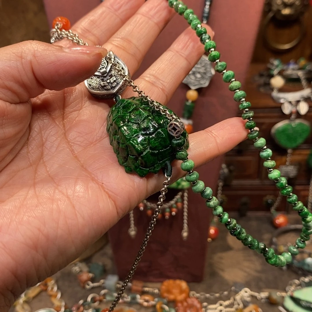 翡翠吊坠(赠链)未镶嵌