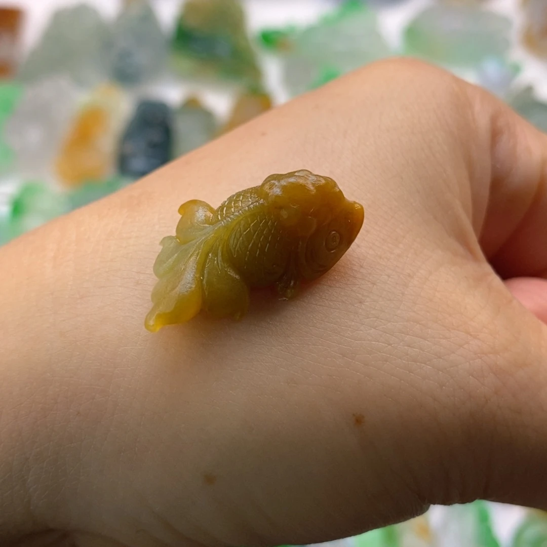 定制翡翠未镶嵌金鱼