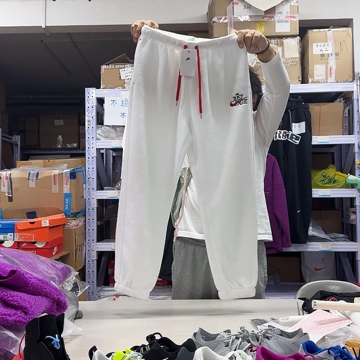 白色摇粒绒L库底脏