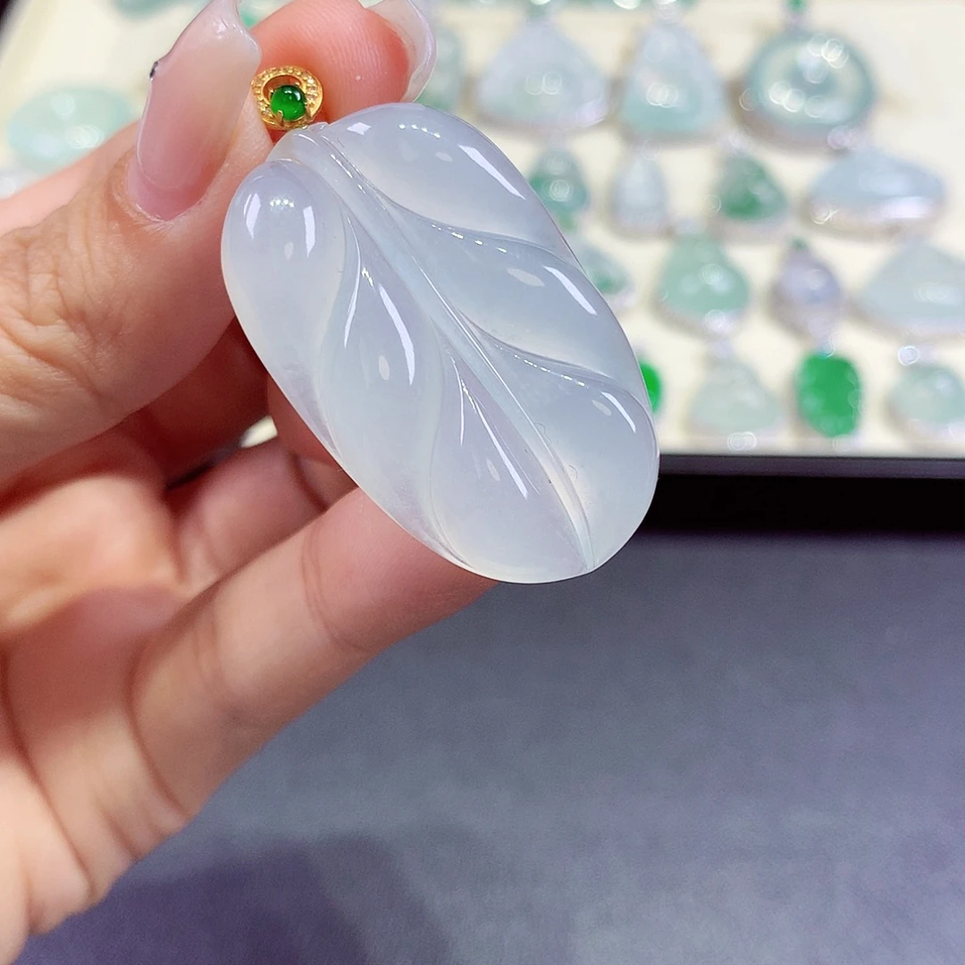 翡翠18K金镶嵌颈饰翡翠