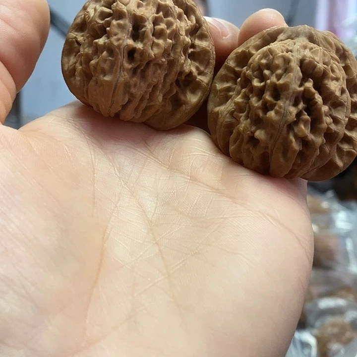 文玩核桃把件41红皮四座楼老树