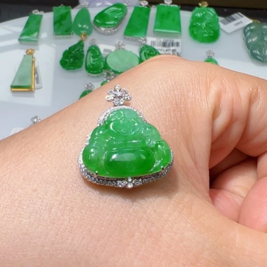 颈饰18K金镶嵌翡翠