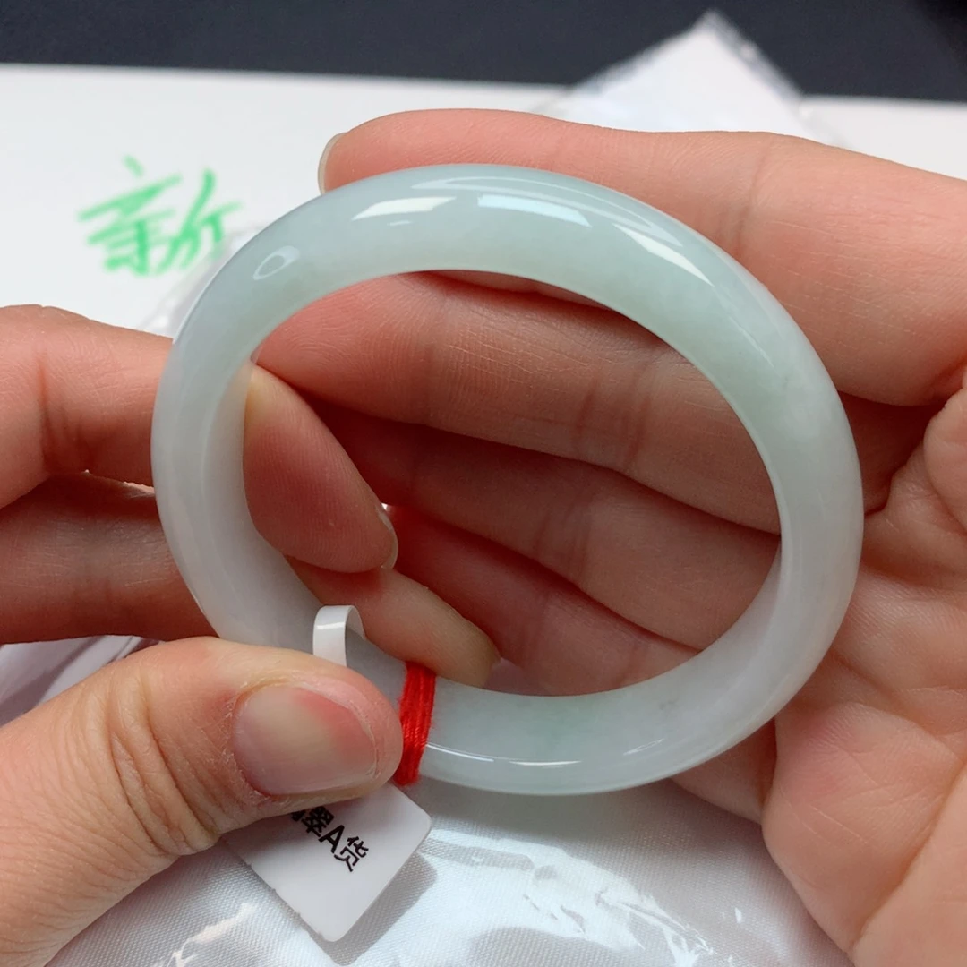 翡翠手镯未镶嵌51圈