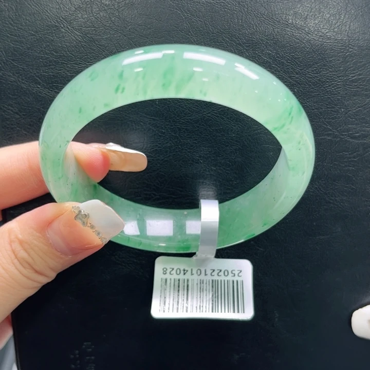 石英质玉（非洲翠）未镶嵌手镯