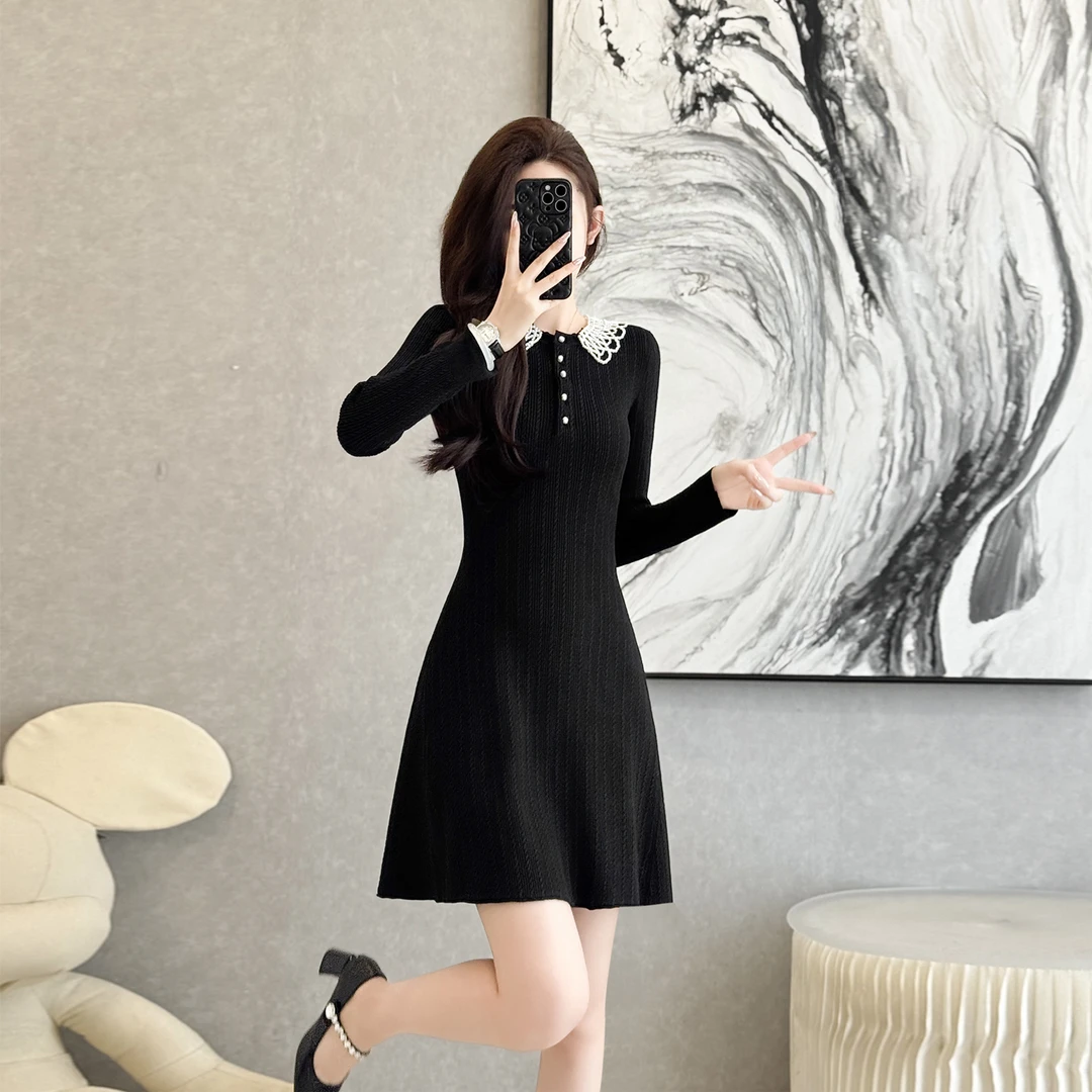 2025新款娃娃领法式轻熟风连衣裙针织小个子显瘦修身收腰小黑裙女
