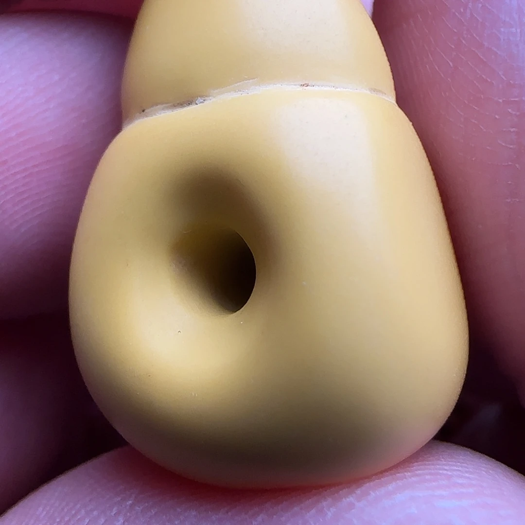 颈饰玻璃老料器的三通对孔15.6