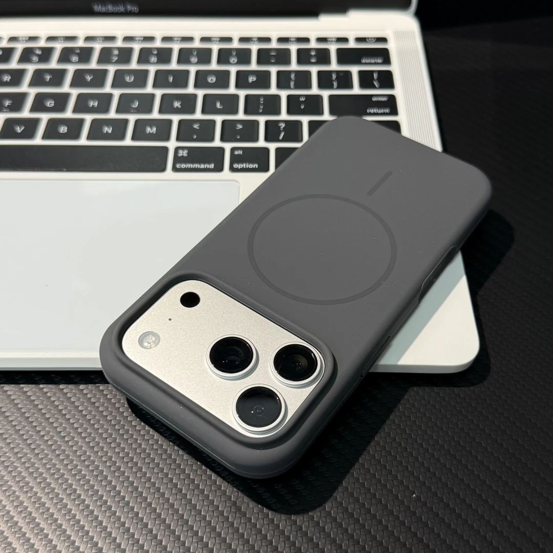 雅天立高颜值纯色液态磁吸壳适用苹果17promax/15/16手机壳13全包