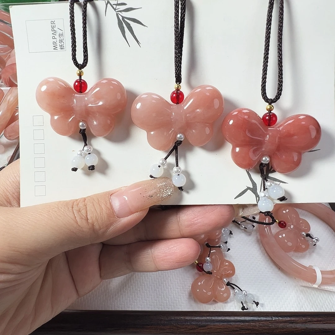 石英质玉（金丝玉）未镶嵌颈饰蝴蝶吊坠毛衣链