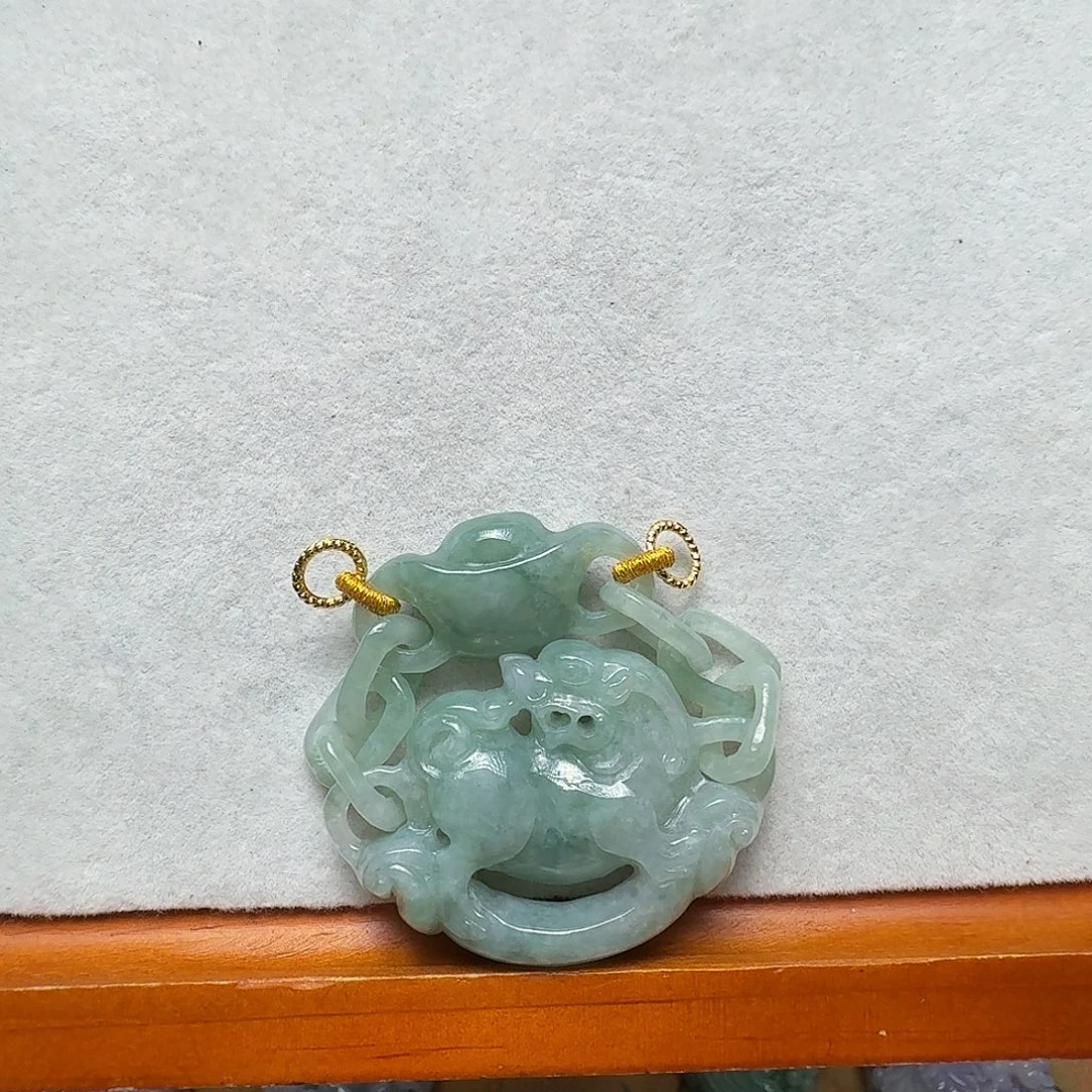 翡翠未镶嵌吊坠(赠链)