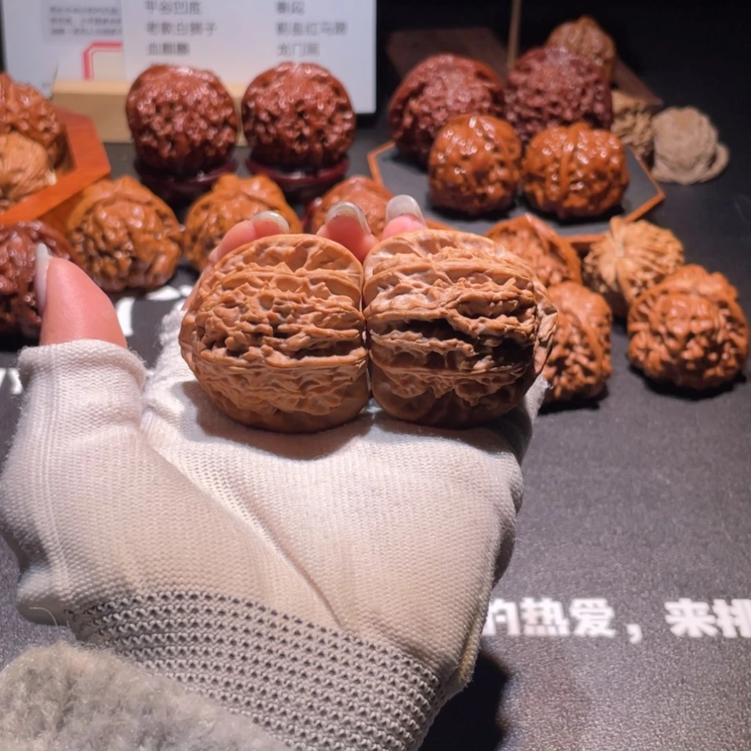 ****文玩核桃吊坠41.43三角白2908