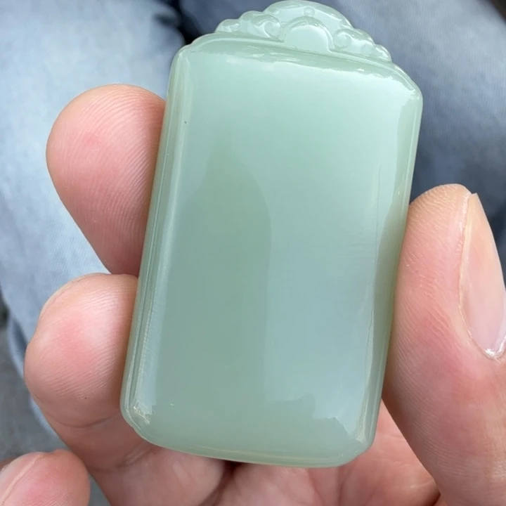 和田玉未镶嵌颈饰冰心冰胶晴蓝无事牌