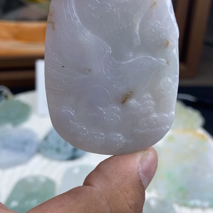 翡翠未镶嵌颈饰鹰牌