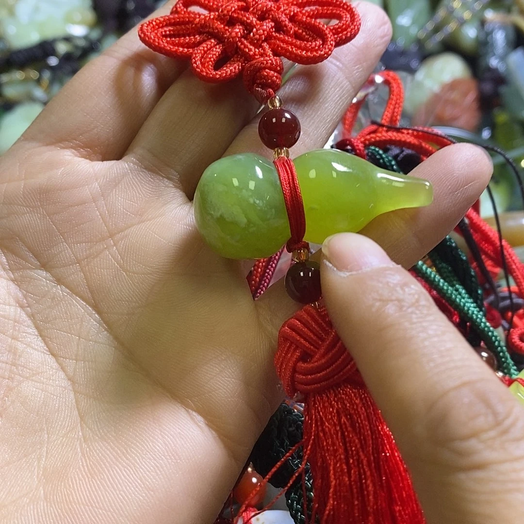 岫玉未镶嵌手镯车挂