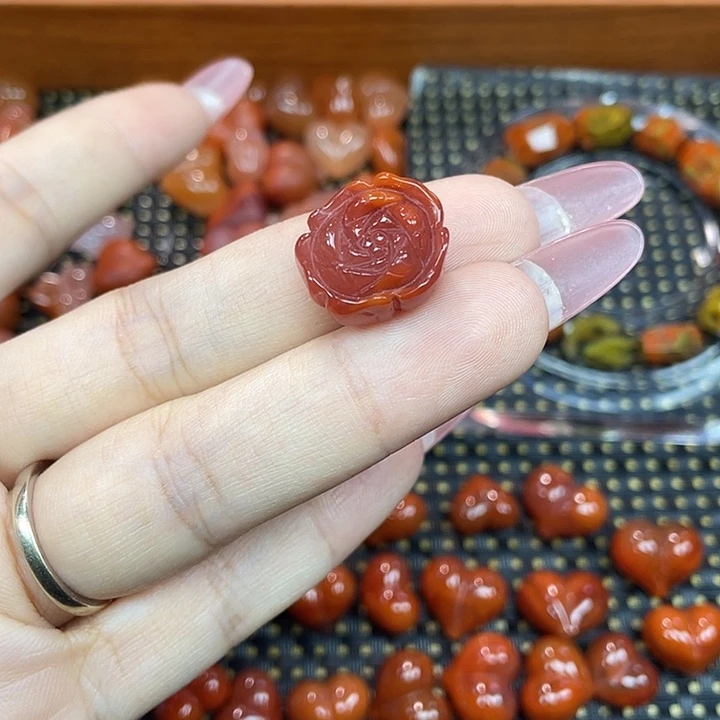 南红玛瑙未镶嵌颈饰牡丹花