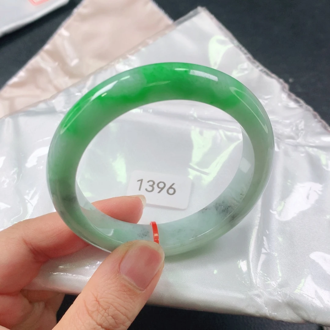 翡翠手镯未镶嵌03.