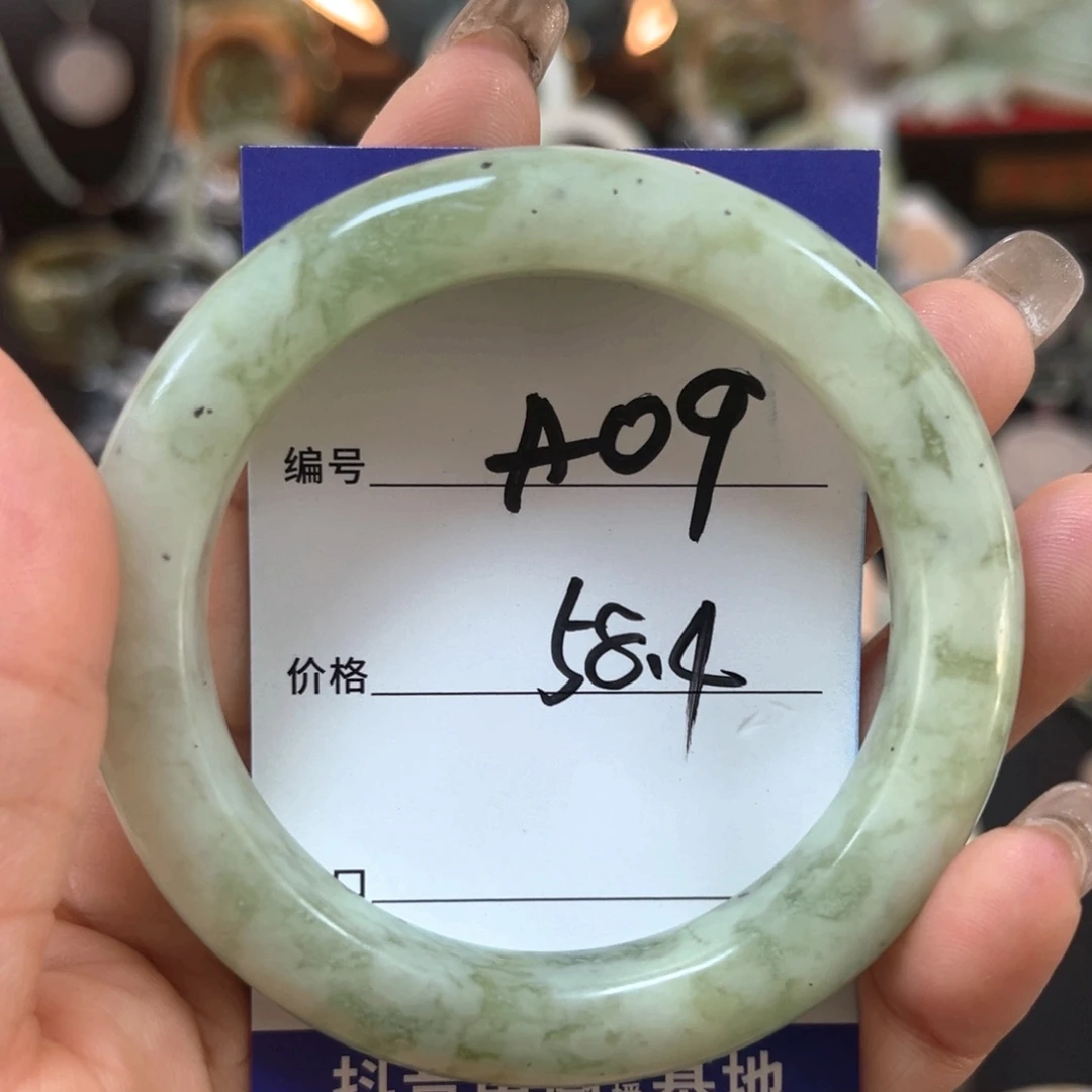 蛇纹石玉未镶嵌颈饰花*