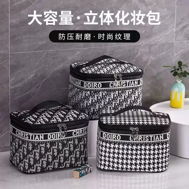 大容量时尚字母化妆包旅行便携收纳包
