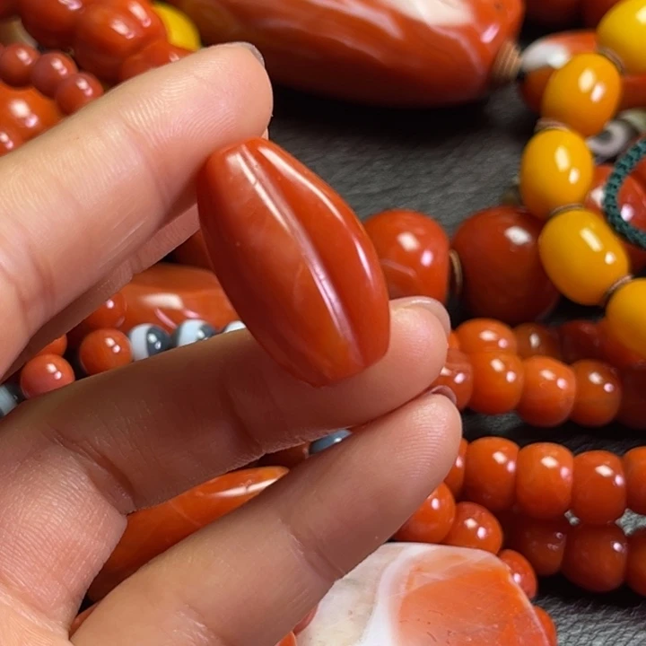 颈饰琉璃幸**哥琉璃……….