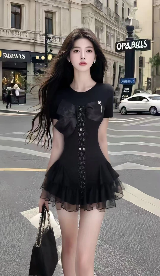 夏季新款时尚气质轻奢小众温柔风黑色圆领收腰短袖设计感连衣裙女