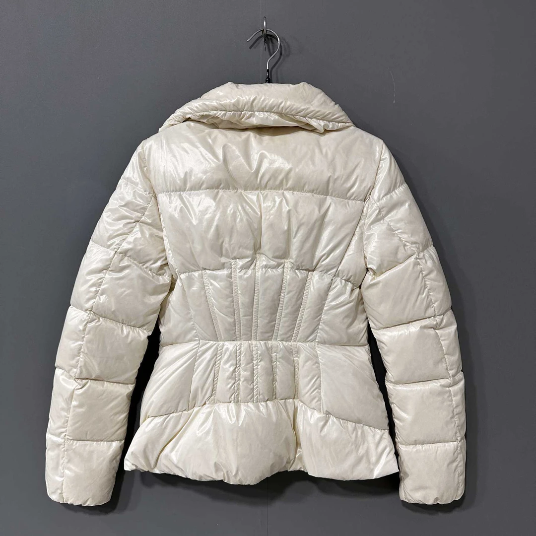 99新 MONCLER ilay白色斜拉链羽绒服/0码/03111