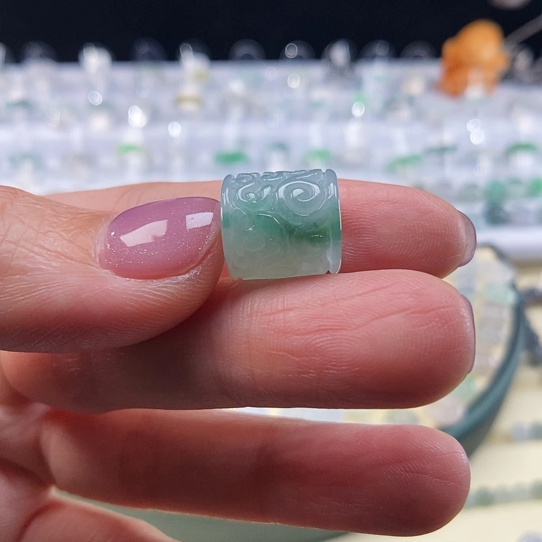 项圈未镶嵌翡翠飘花鼓珠